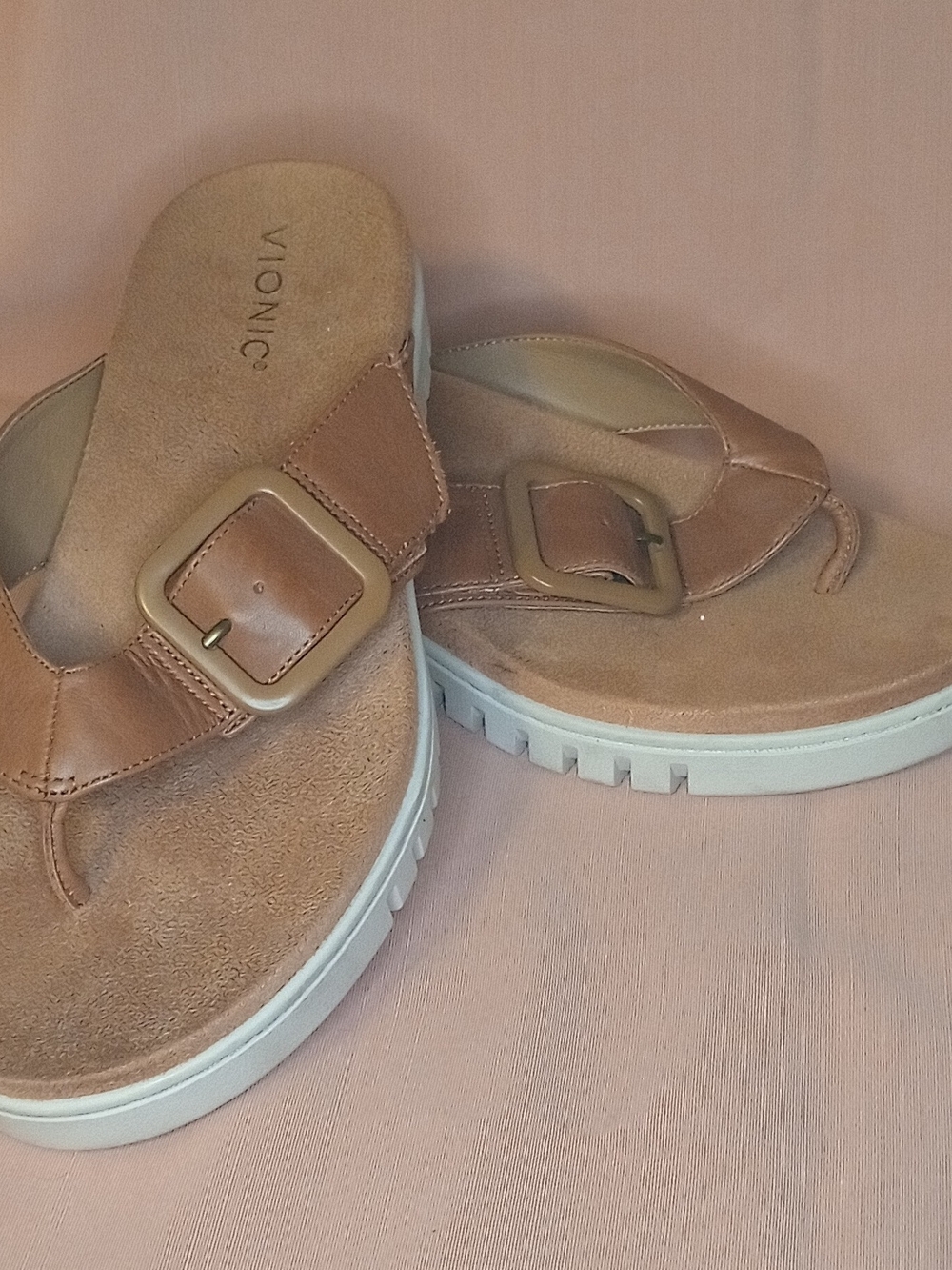 Vionic Women's Tan Buckle Platform Thong Sandals
